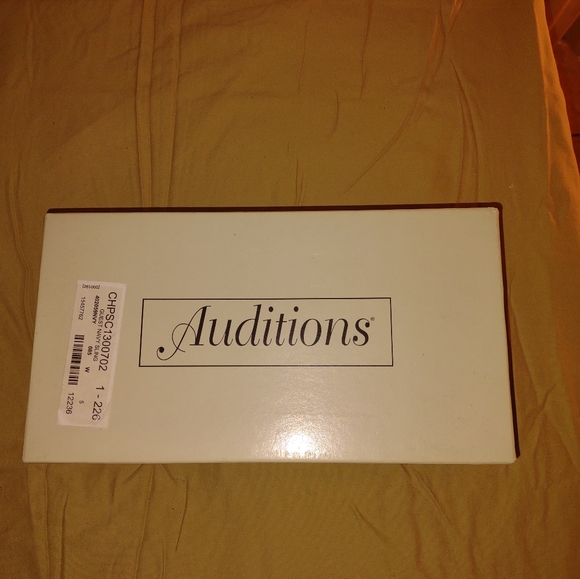 Women's  Addition Shoes - Picture 9 of 9